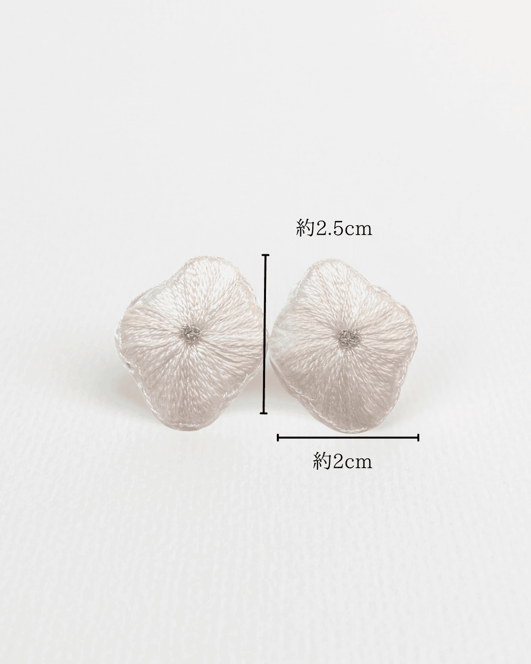 【手刺繍ピアス/イヤリング】春の訪れ:おでかけ〜お花見:儚く愛らしい桜ピンク:かわいい大人になりたい日の装身具/irei | 3枚目