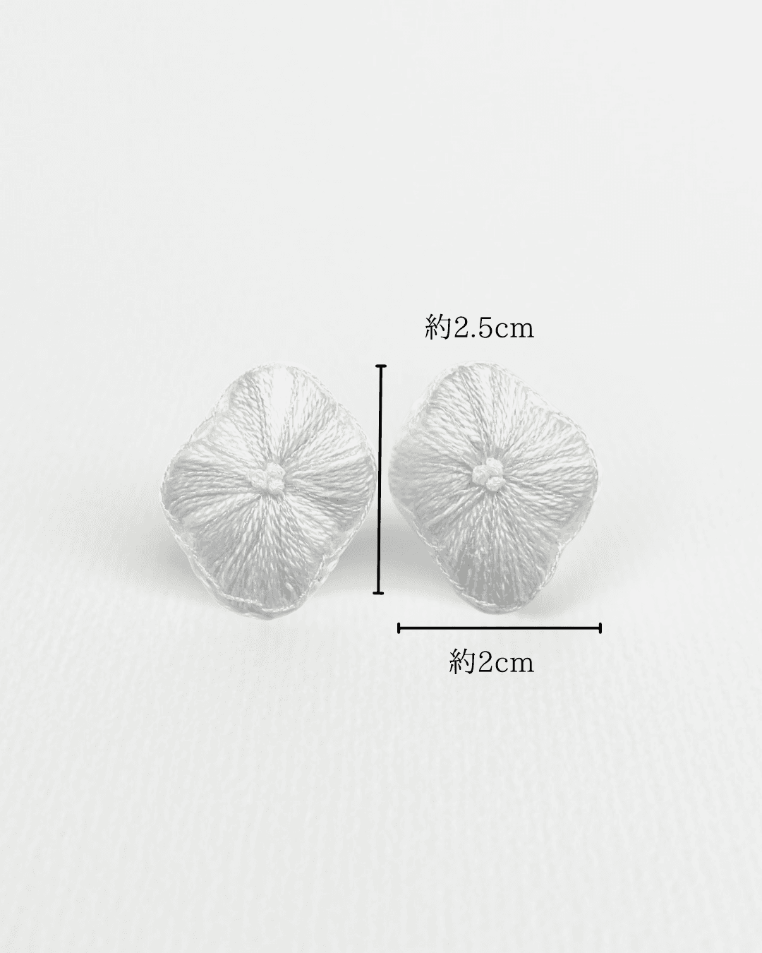 【手刺繍ピアス/イヤリング】紫陽花:ブルー:初夏のおでかけ〜夏祭り:軽くて快適:瑞々しく凛とした装身具/irei | 4枚目