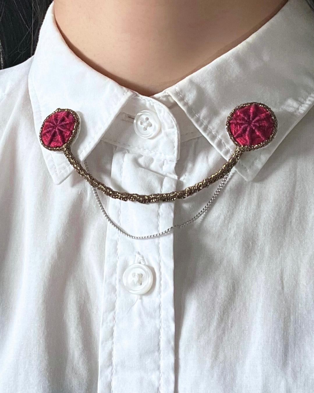 【刺繍ブローチ】ネックレスのように襟元を飾るオンリーワンな手刺繍のピンブローチ 12月25日までの限定 | 3枚目